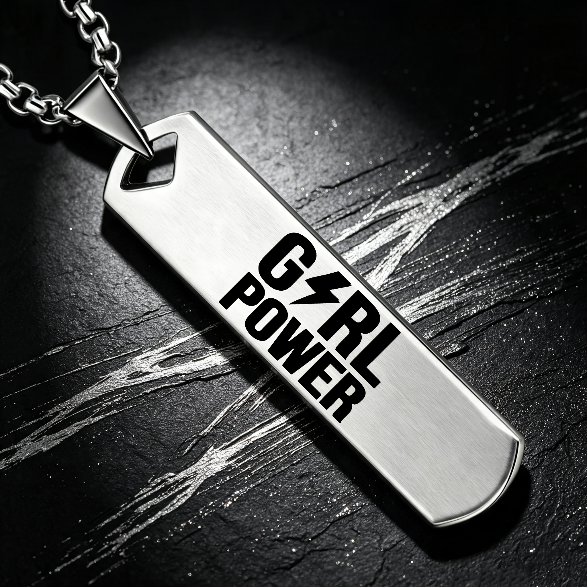 Striking Lightning Bolt Pattern Pendant Necklace